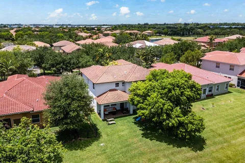 $999,000 | 682 Cresta Circle, West Palm Beach, FL 33413