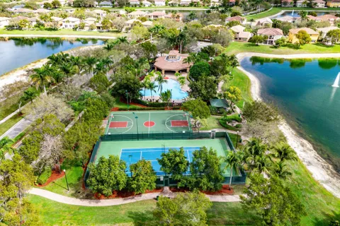 $999,000 | 682 Cresta Circle, West Palm Beach, FL 33413