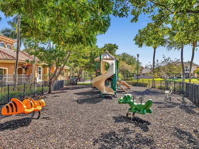 $999,000 | 682 Cresta Circle, West Palm Beach, FL 33413