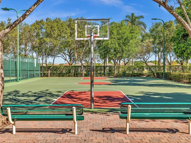 $999,000 | 682 Cresta Circle, West Palm Beach, FL 33413