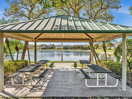 $999,000 | 682 Cresta Circle, West Palm Beach, FL 33413