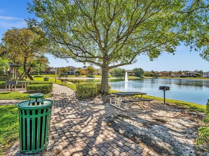 $999,000 | 682 Cresta Circle, West Palm Beach, FL 33413