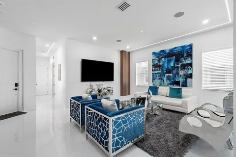 $999,000 | 682 Cresta Circle, West Palm Beach, FL 33413