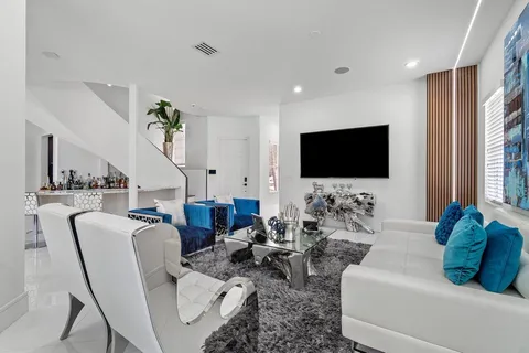 $999,000 | 682 Cresta Circle, West Palm Beach, FL 33413