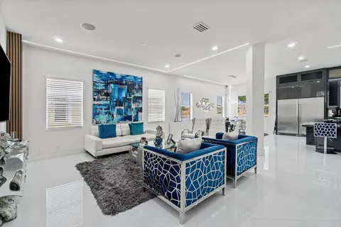 $999,000 | 682 Cresta Circle, West Palm Beach, FL 33413