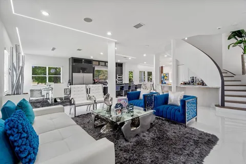 $999,000 | 682 Cresta Circle, West Palm Beach, FL 33413