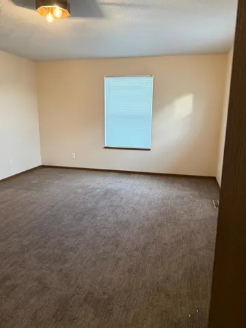 $1,350 | 1706 Lincoln Avenue, Unit 2, Montevideo, MN 56265