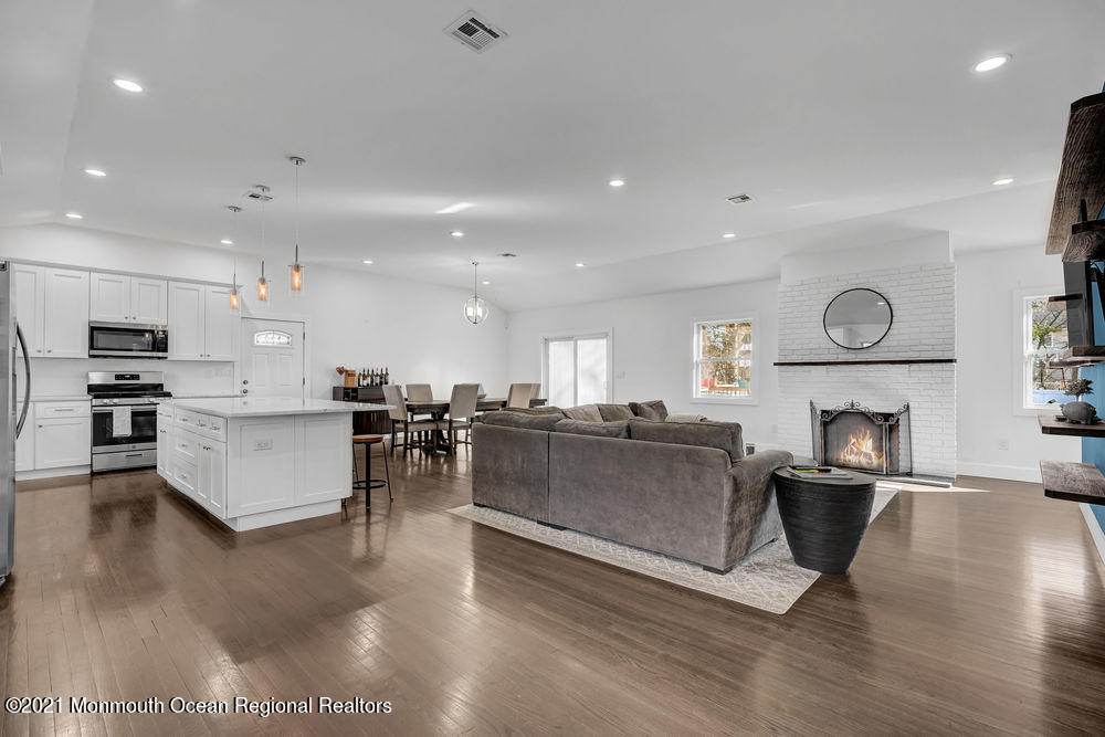 39 Schanck Road Holmdel, NJ 07733 - Photo 3 of 16 011_dsc02680