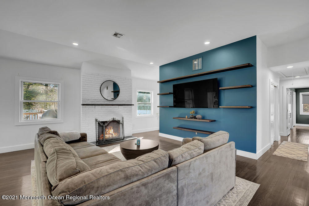 39 Schanck Road Holmdel, NJ 07733 - Photo 4 of 16 014_dsc02695