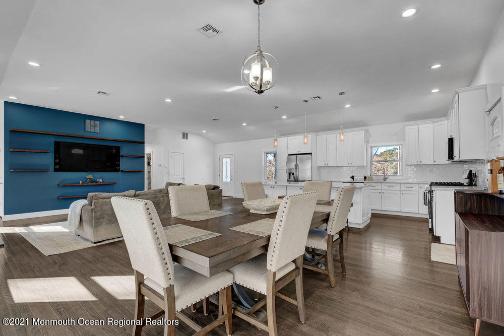 39 Schanck Road Holmdel, NJ 07733 - Photo 5 of 16 023_dsc02740