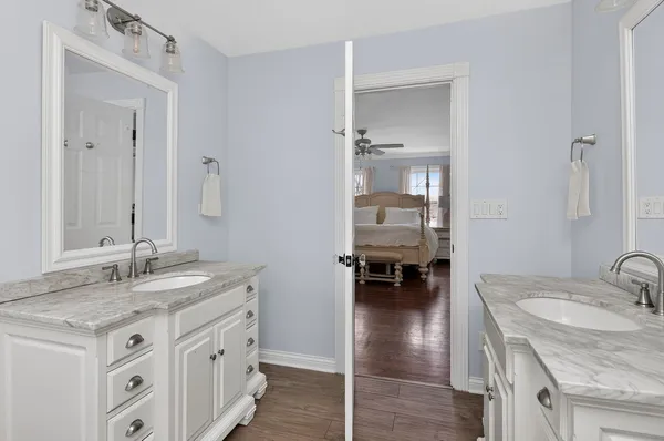 a en suite bathroom with a sink and a mirror
