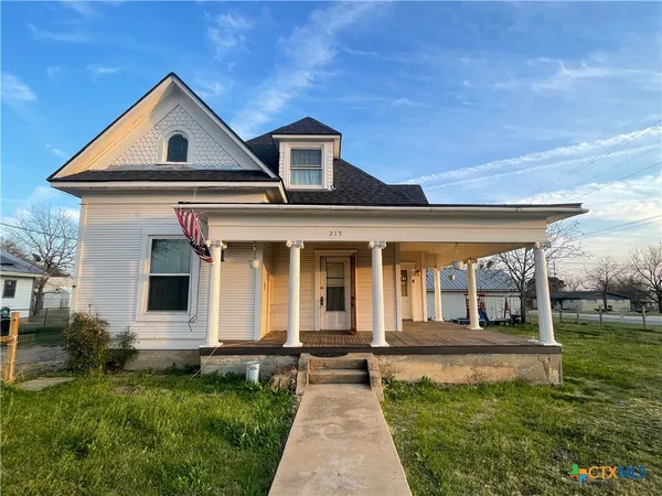 $190,000 | 215 West Main Street, Lometa, TX 76853