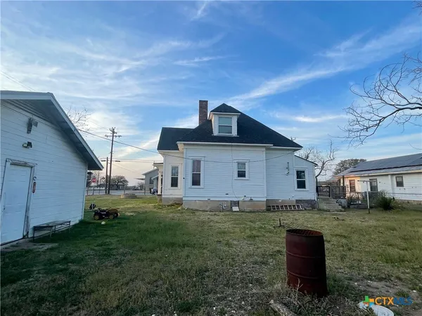 $190,000 | 215 West Main Street, Lometa, TX 76853