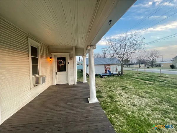 $190,000 | 215 West Main Street, Lometa, TX 76853