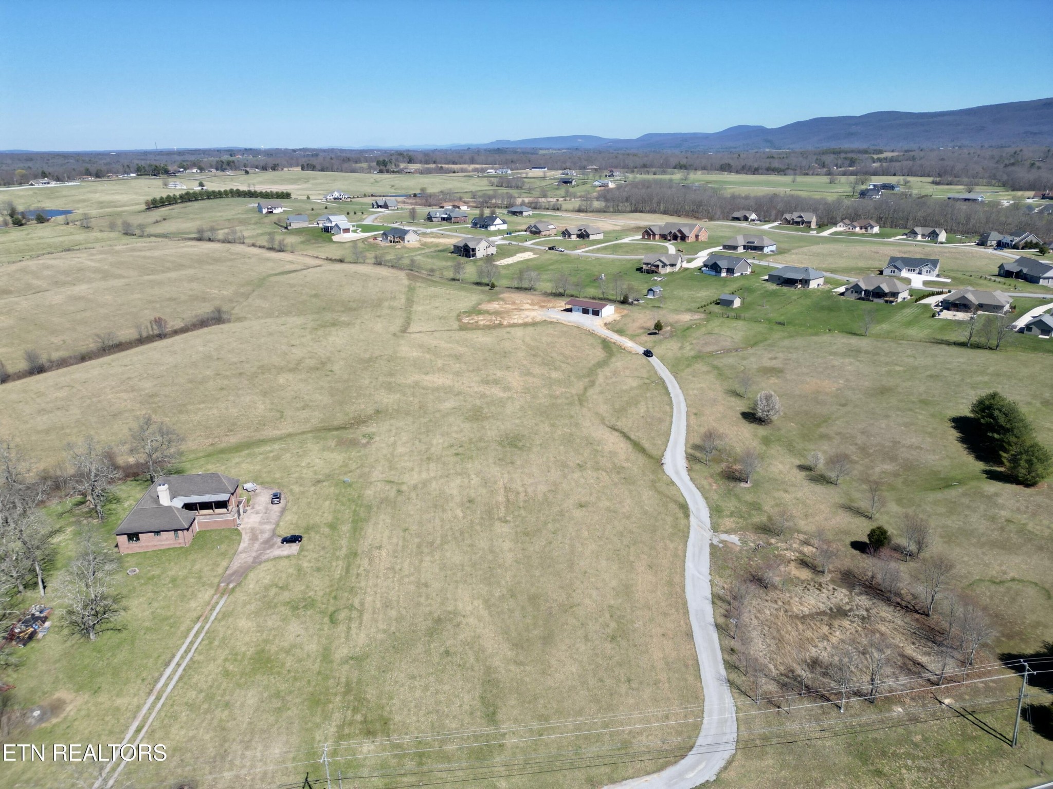 5653 Dunbar Road Crossville, TN 38572 - Photo 4 of 40 Gallery Image 4