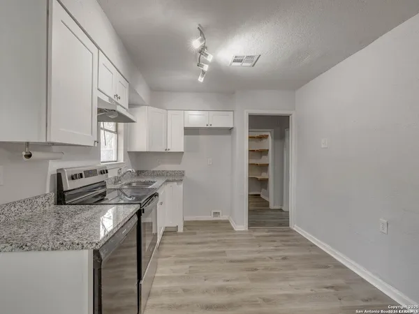 $1,800 | 12226 La Barca Street, San Antonio, TX 78233