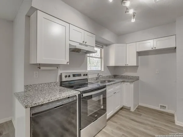 $1,800 | 12226 La Barca Street, San Antonio, TX 78233