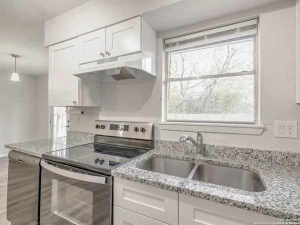 $1,800 | 12226 La Barca Street, San Antonio, TX 78233