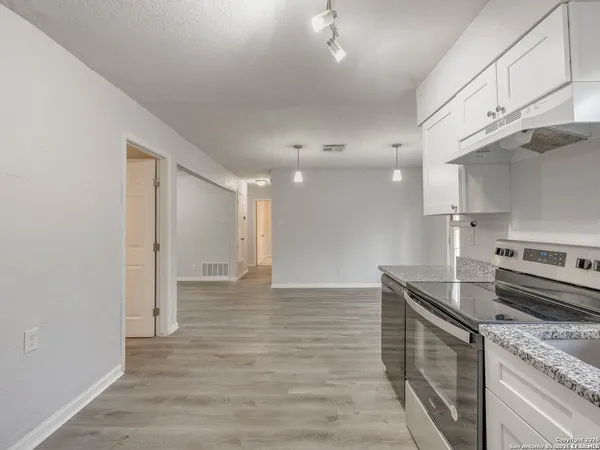 $1,800 | 12226 La Barca Street, San Antonio, TX 78233