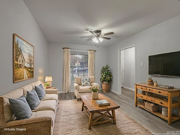 $1,800 | 12226 La Barca Street, San Antonio, TX 78233