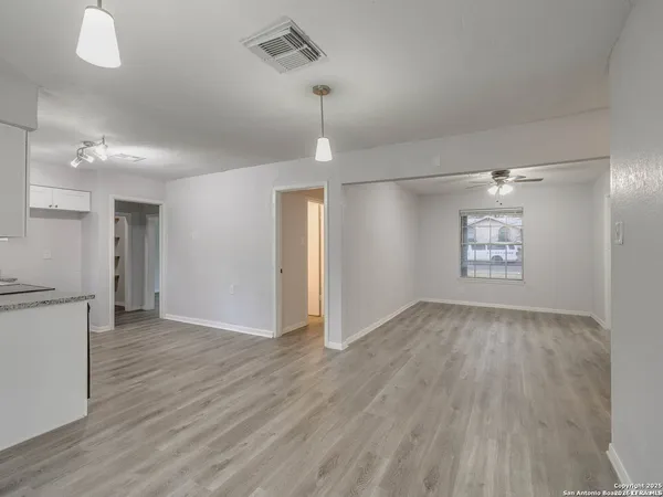 $1,800 | 12226 La Barca Street, San Antonio, TX 78233