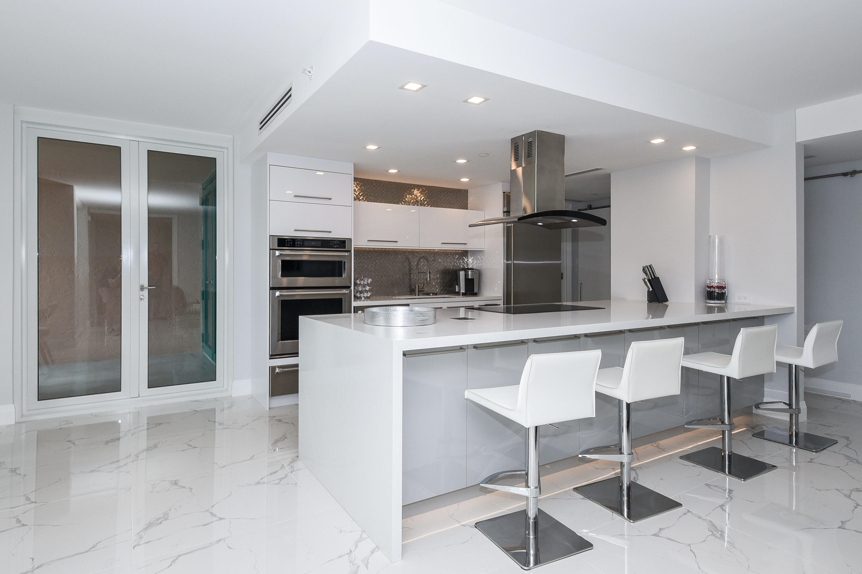 120 Southeast 5th Avenue, Unit 321 Boca Raton, FL 33432 - Photo 2 of 34 Kitchen