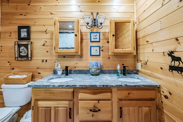 $675,000 | 390 Howard Pond Road, Hanover, ME 04237