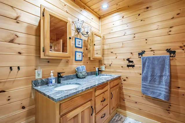 $675,000 | 390 Howard Pond Road, Hanover, ME 04237