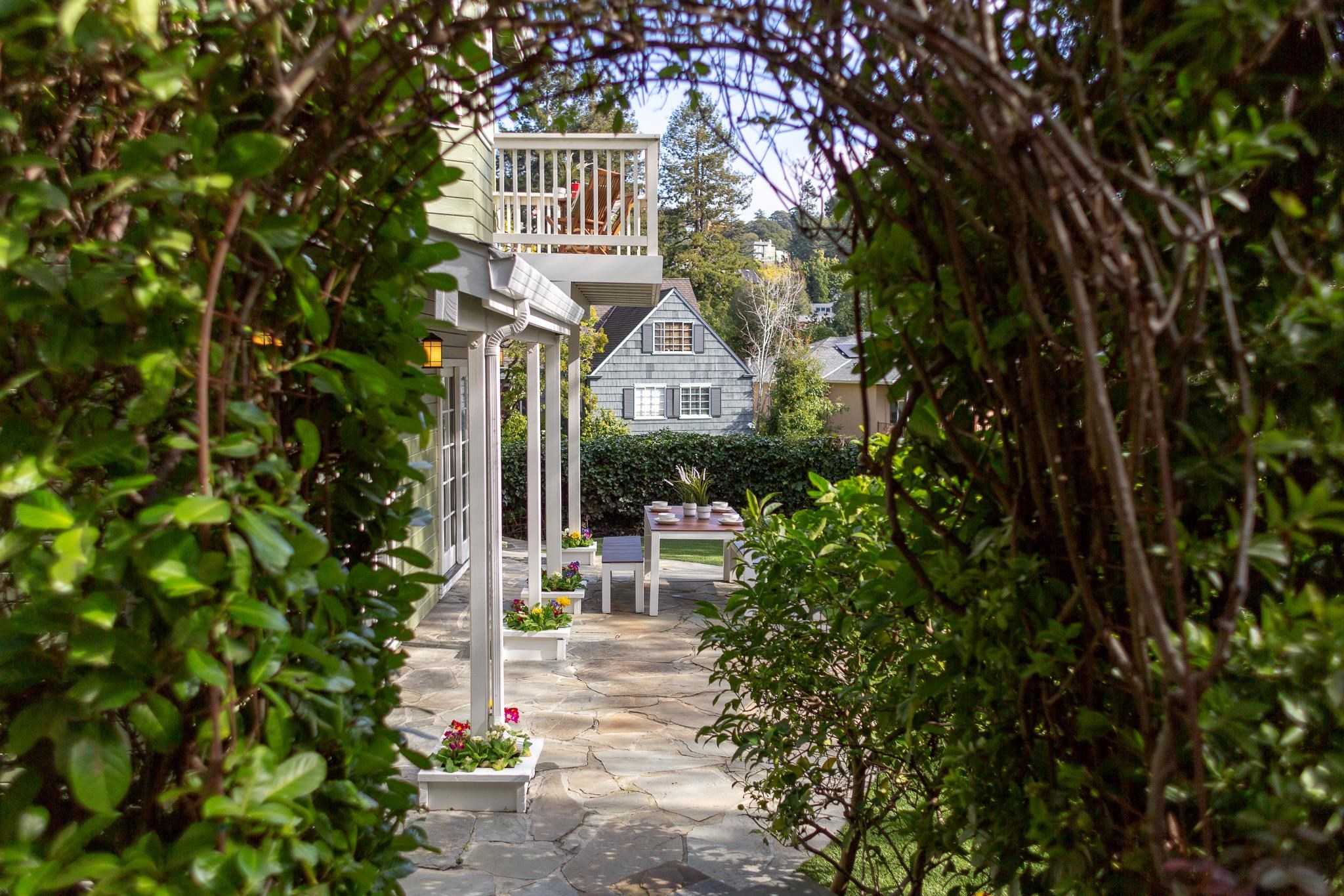 165 Cross Road Oakland, CA 94618 - Photo 19 of 60