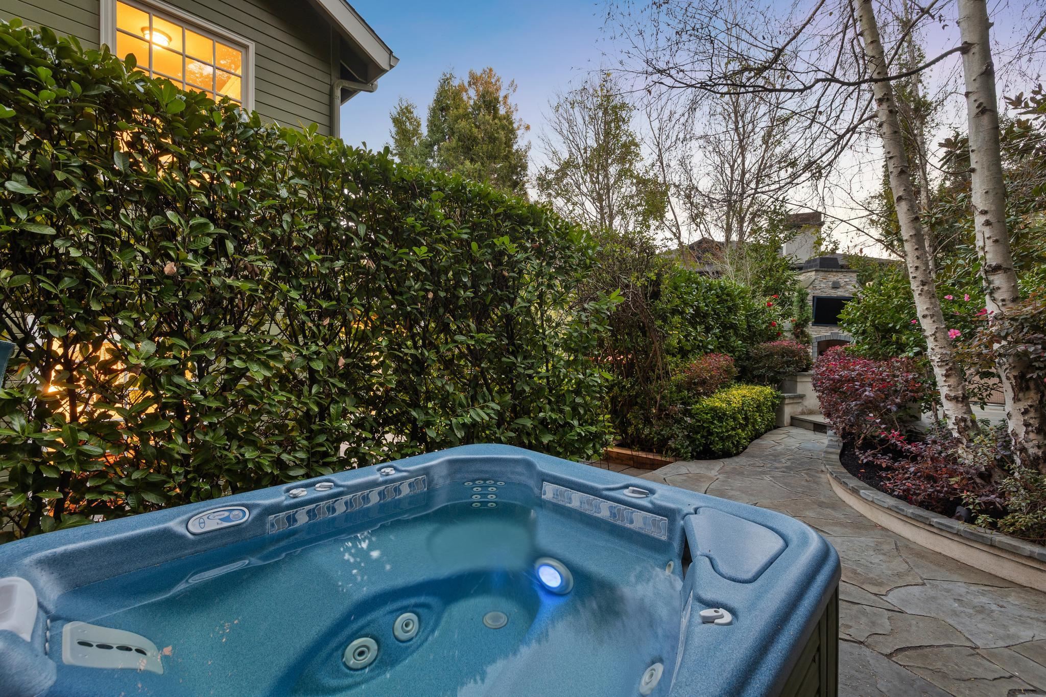 165 Cross Road Oakland, CA 94618 - Photo 3 of 60