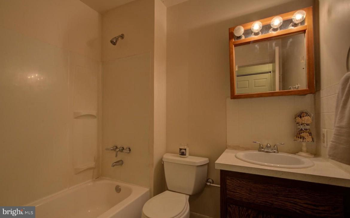 1234 Woodmere Road Pottstown, PA 19464 - Photo 6 of 21