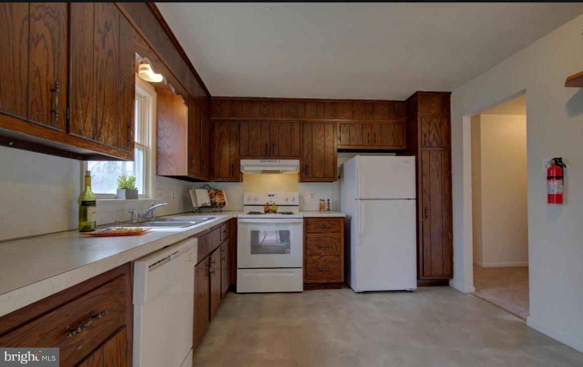 1234 Woodmere Road Pottstown, PA 19464 - Photo 7 of 20