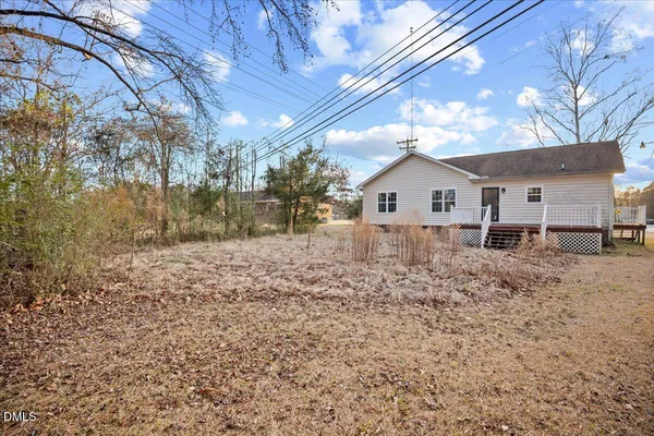 a view of house with a yard