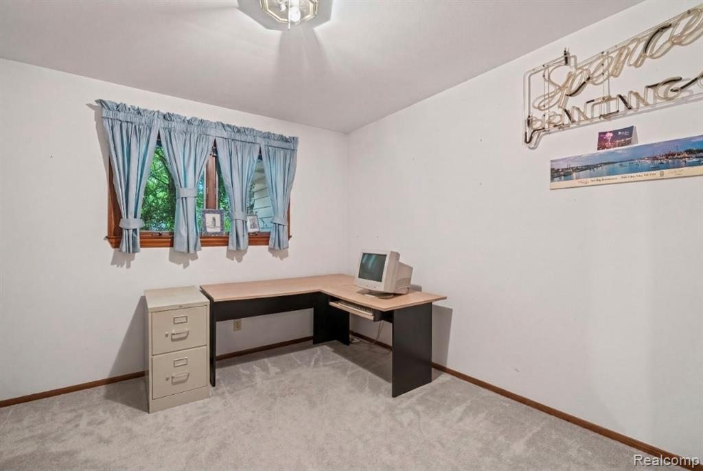 439 Windmill Point Drive Flushing, MI 48433 - Photo 22 of 32