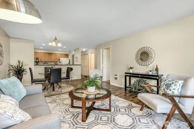 $2,200 | 2001 120th Place Southeast, Unit 7304, Everett, WA 98208