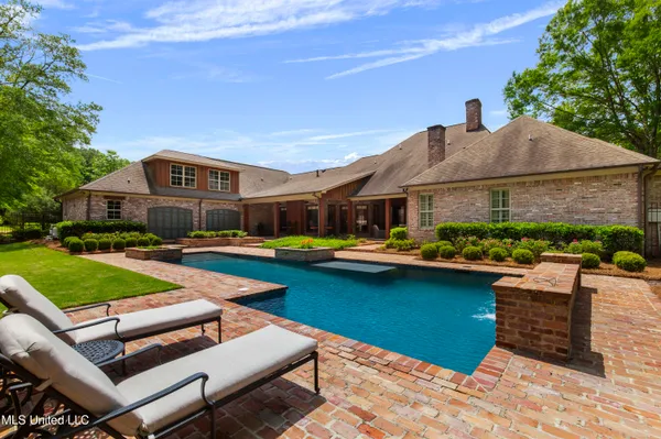 $1,695,000 | 100 Stonebridge Drive, Madison, MS 39110
