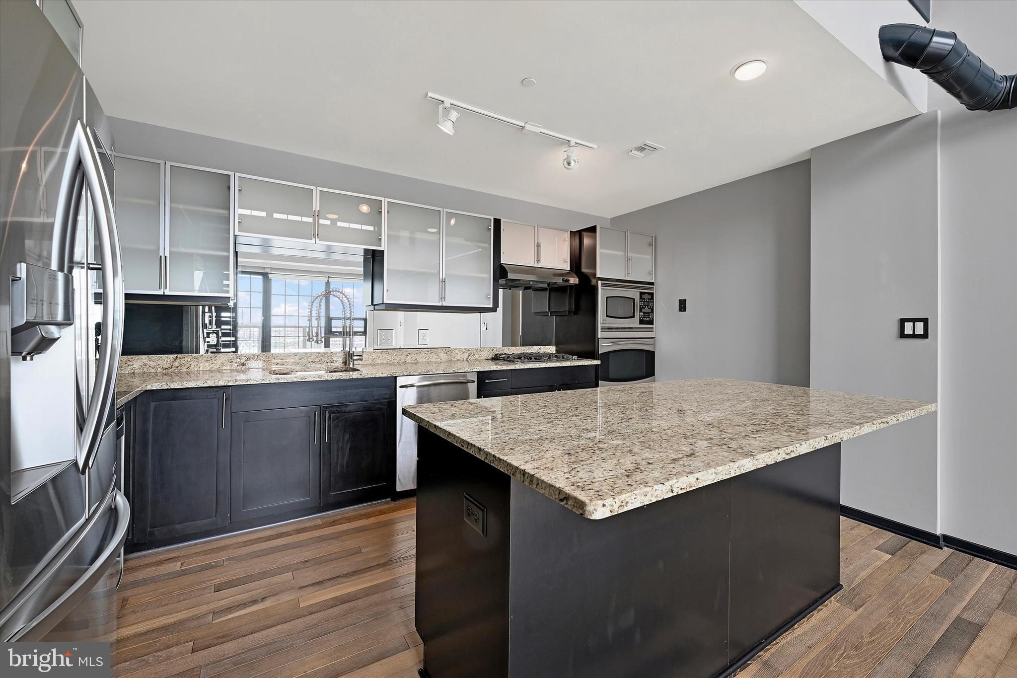 1200 Steuart Street, Unit 1913 Baltimore, MD 21230 - Photo 24 of 94 Gourmet Kitchen with expansive island.