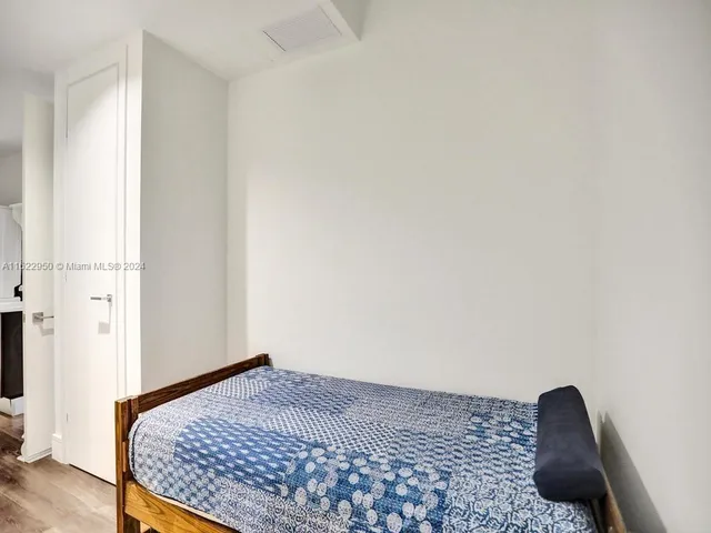 $10,000 | 3250 Northeast 188th Street, Unit 207, Aventura, FL 33180