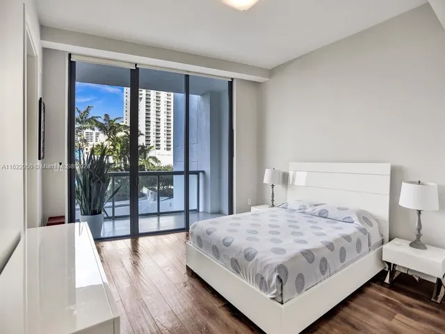 $10,000 | 3250 Northeast 188th Street, Unit 207, Aventura, FL 33180