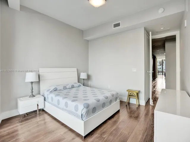 $10,000 | 3250 Northeast 188th Street, Unit 207, Aventura, FL 33180