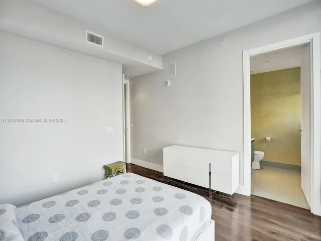 $10,000 | 3250 Northeast 188th Street, Unit 207, Aventura, FL 33180