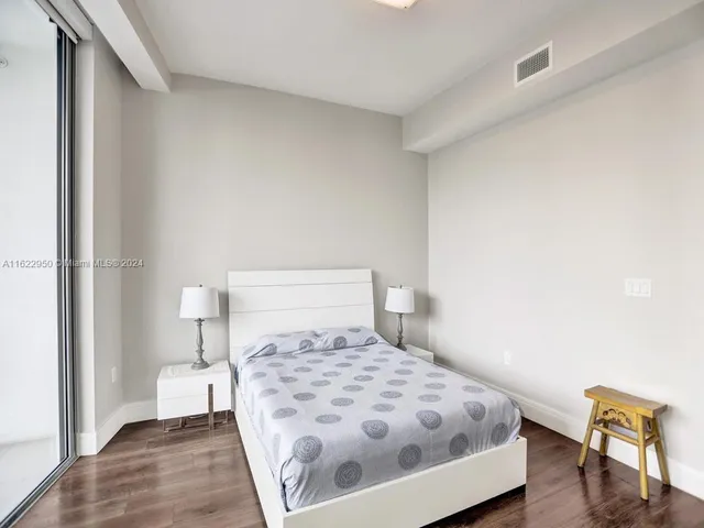 $10,000 | 3250 Northeast 188th Street, Unit 207, Aventura, FL 33180