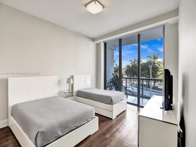 $10,000 | 3250 Northeast 188th Street, Unit 207, Aventura, FL 33180