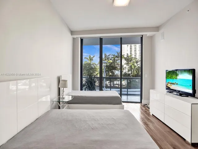 $10,000 | 3250 Northeast 188th Street, Unit 207, Aventura, FL 33180