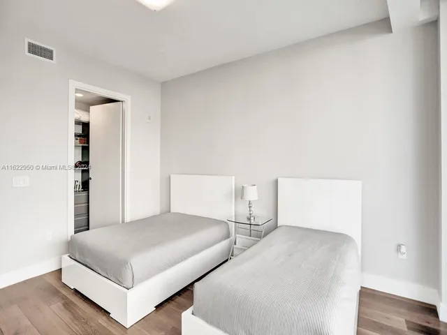 $10,000 | 3250 Northeast 188th Street, Unit 207, Aventura, FL 33180