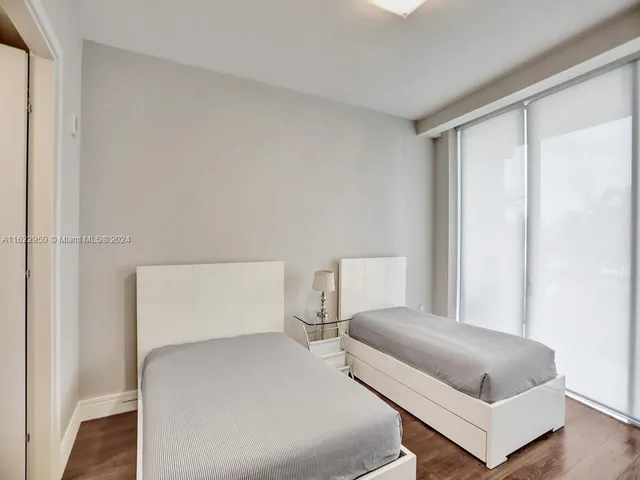 $10,000 | 3250 Northeast 188th Street, Unit 207, Aventura, FL 33180