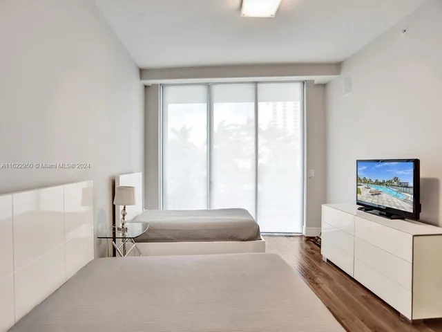 $10,000 | 3250 Northeast 188th Street, Unit 207, Aventura, FL 33180