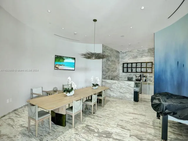 $10,000 | 3250 Northeast 188th Street, Unit 207, Aventura, FL 33180