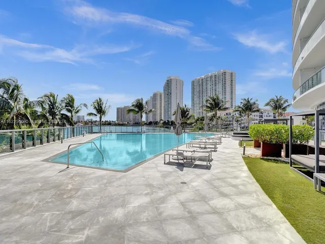 $10,000 | 3250 Northeast 188th Street, Unit 207, Aventura, FL 33180
