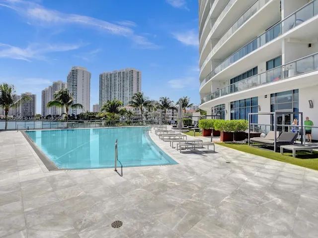$10,000 | 3250 Northeast 188th Street, Unit 207, Aventura, FL 33180